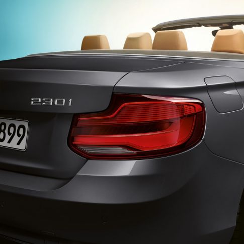BMW 2 Serie Cabrio, modelnaam aan achterzijde BMW 2 Serie Cabrio, modelnaam aan achterzijde