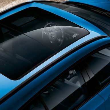 Glazen panoramadak BMW 2 Serie Gran Tourer Glazen panoramadak BMW 2 Serie Gran Tourer F46 Facelift 2018 Estoril Blau metallic bovenaanzicht
