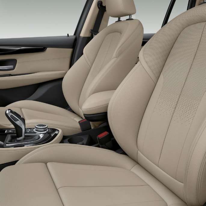 Sportstoelen BMW 2 Serie Gran Tourer Model Sport Line Sportstoelen BMW 2 Serie Gran Tourer 220d Model Sport Line F46 2018 interieur