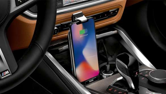 BMW Wireless Charging Station Universal BMW 4 Serie Coupé G22 BMW Wireless Charging Station Universal BMW 4 Serie Coupé G22 close-up