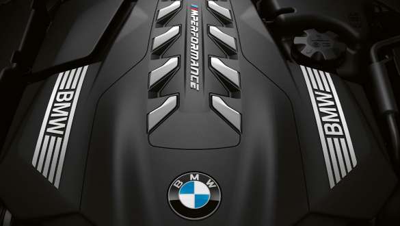 BMW M TwinPower Turbo V8 benzinemotor M850i BMW 8 Serie Coupé G15 LCI facelift BMW M TwinPower Turbo V8 benzinemotor M850i BMW 8 Serie Coupé G15 LCI facelift close-up motorafdekking
