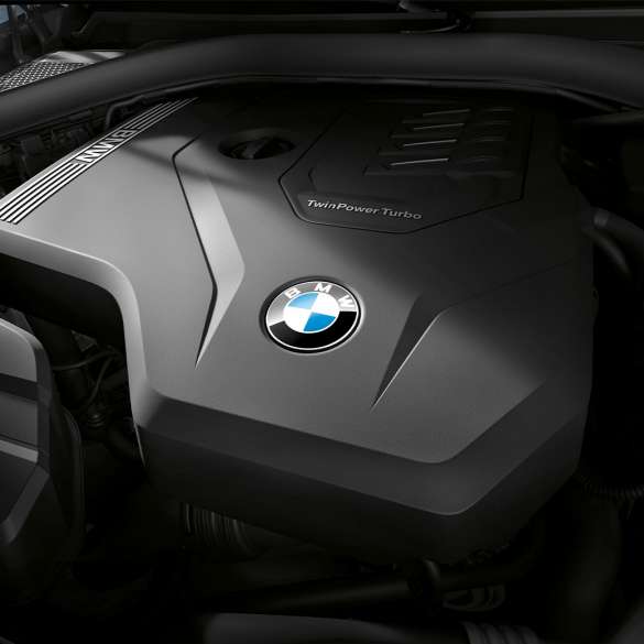 Motor BMW M340i xDrive Sedan Motor BMW M340i xDrive Sedan G20 Saphir Schwarz metallic close-up