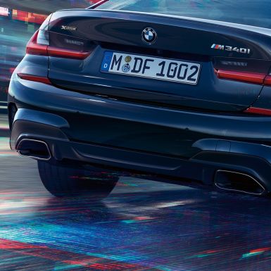 Uitlaateindpijpen BMW M340i xDrive Sedan Uitlaateindpijpen BMW M340i xDrive Sedan G20 Saphir Schwarz metallic close-up