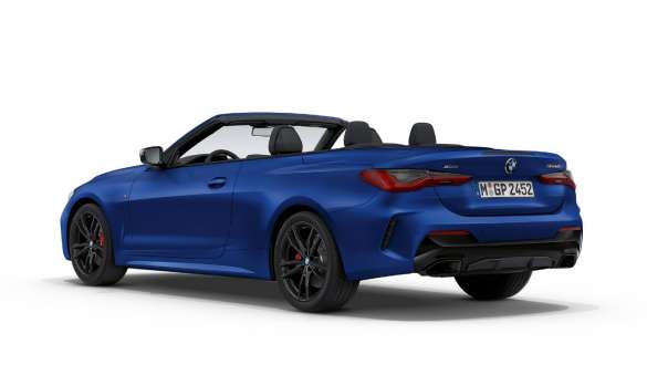 Driekwart zijaanzicht BMW M440i xDrive Cabrio G23 BMW M440i xDrive Cabrio BMW Individual Frozen Portimao Blau metallic G23 driekwart zijaanzicht