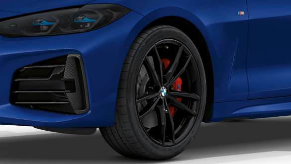 18 inch lichtmetalen wielen Dubbelspaak BMW M440i xDrive Cabrio G23 18 inch lichtmetalen M wielen in Dubbelspaak styling 848 M Bicolor Jet Black BMW M440i xDrive Cabrio G23 close-up