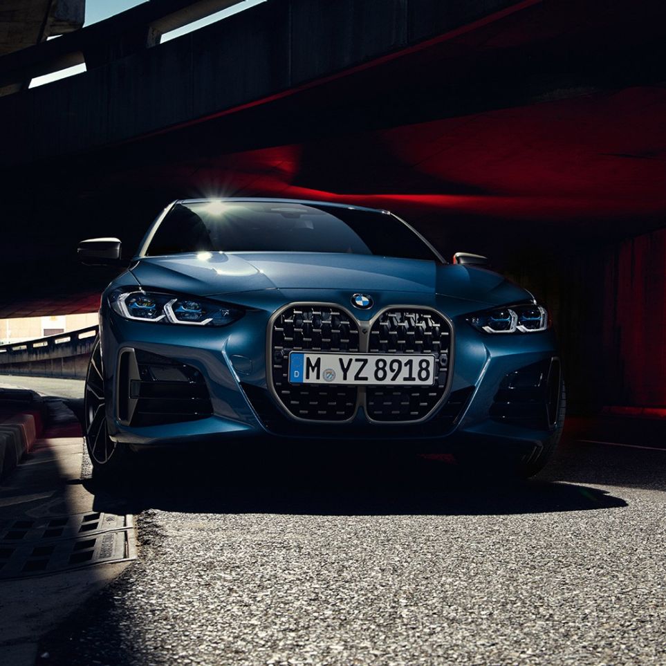 BMW nierengrille LED koplampen BMW M440i xDrive Coupé G22 BMW M440i xDrive Coupé Arctic Race Blue metallic G22 vooraanzicht BMW nierengrille LED koplampen
