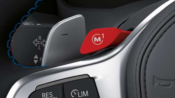 M Drive BMW 3 Serie Sedan M Modellen G80 BMW 3 Serie Sedan M Modellen G80 M Drive close-up M Drive toetsen op met leder bekleed M Sportstuurwiel