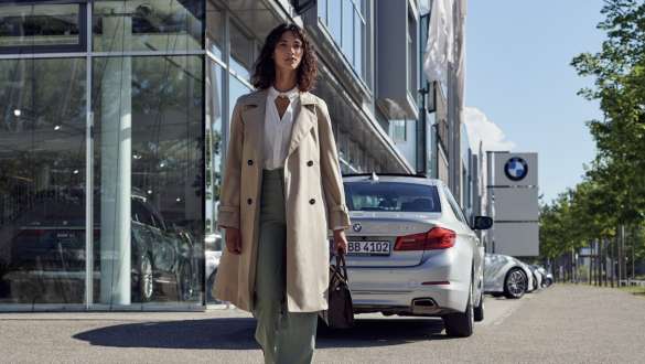 Vrouw voor BMW dealer BMW Service Inclusive vrouw voor BMW dealer