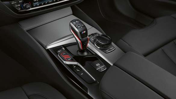 BMW M5 Competition met 8-traps M Steptronic transmissie met Drivelogic F90 LCI BMW M5 Competition met 8-traps M Steptronic transmissie met Drivelogic F90 LCI interieur transmissiehendel