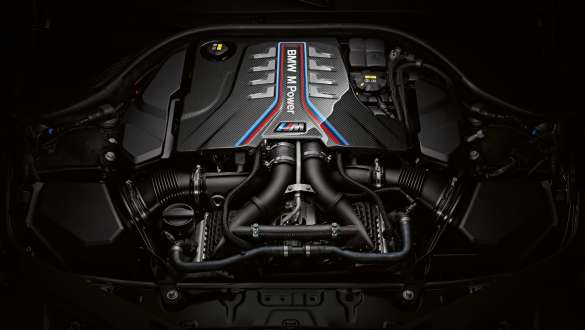 M TwinPower Turbo 8-cilinder benzinemotor BMW M8 Cabrio F91 LCI BMW M8 Cabrio F91 LCI facelift M TwinPower Turbo 8-cilinder benzinemotor close-up