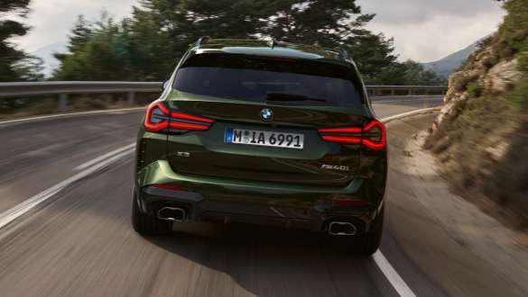 M Sportdifferentieel BMW X3 M40i M40d G01 LCI facelift BMW X3 M40i M40d G01 LCI facelift Malachitgrün metallic M Sportdifferentieel achteraanzicht