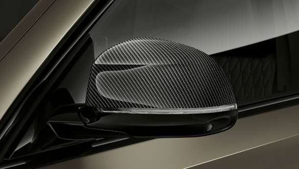 BMW X6 M50i G06 M Carbon spiegelkappen BMW X6 M50i G06 SUV M Carbon spiegelkappen close-up