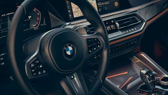 BMW X6 M50i G06 Steptronic Sport transmissie BMW X6 M50i G06 SUV Steptronic Sport transmissie cockpit met leder bekleed M Sportstuurwiel