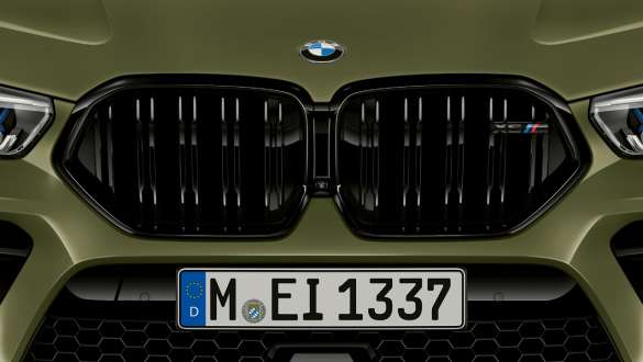 BMW X6 M Competition F96 M specifieke nierengrille BMW X6 M Competition F96 SUV exterieur M kieuwen BMW Individual speciale carrosseriekleur Urban Green