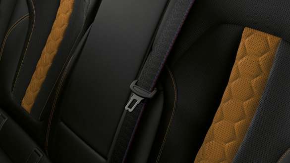 BMW X6 M Competition F96 M veiligheidsgordels BMW X6 M Competition F96 SUV interieur M veiligheidsgordels