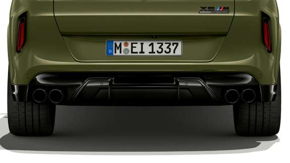 BMW X6 M Competition F96 M Sportuitlaatsysteem M Sportuitlaatsysteem BMW X6 M Competition F96 SUV BMW Individual speciale carrosseriekleur Urban Green achteraanzicht