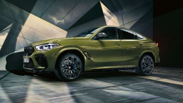 BMW X6 M Competition F96 met M xDrive BMW X6 M Competition F96 SUV met M xDrive BMW Individual speciale carrosseriekleur Urban Green zijaanzicht