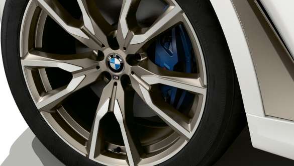 BMW X7 M model met M Sportremysteem G07 BMW X7 M model met M Sportremsysteem G07 close-up lichtmetalen wiel