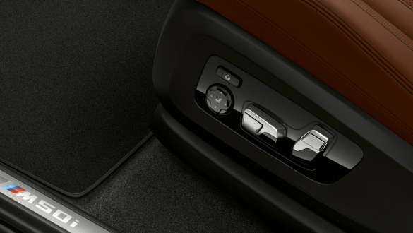 BMW X7 M model met M multifunctionele stoelen G07 BMW X7 M model met M multifunctionele stoelen G07 close-up stoelverstelling