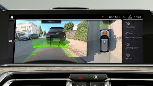 BMW X7 M model met Parking Assistant Plus G07 BMW X7 M model met Parking Assistant Plus G07 Control Display
