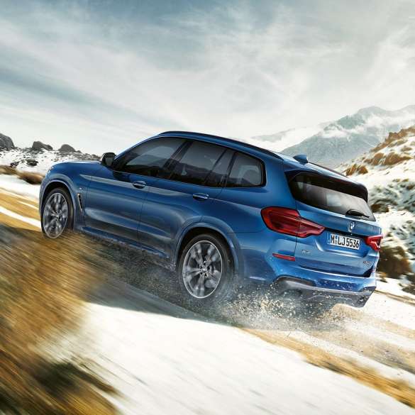 BMW X3 M40i, bergopwaarts BMW X3 M40i, bergopwaarts