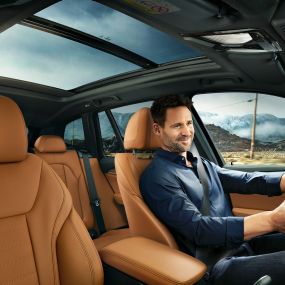 BMW X3 M40i, cockpit met bestuurder BMW X3 M40i, cockpit met bestuurder