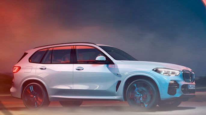 BMW X5 G05 2018 zijaanzicht BMW X5 G05 2018 Mineralweiß metallic zijaanzicht