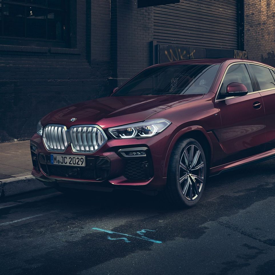 BMW X6 Individual exterieur BMW X6 Individual stilstaand driekwart vooraanzicht