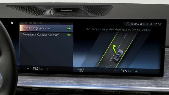 Driving Assistant Professional BMW X7 G07 LCI Driving Assistant Professional close-up Touch Control Display BMW X7 G07 LCI