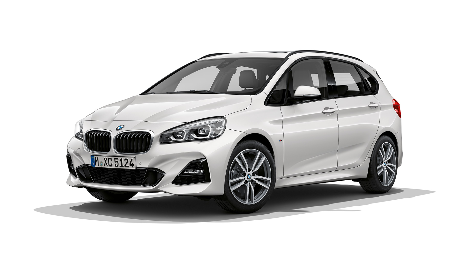 BMW 2 Serie Active Tourer Model M Sport BMW 2 Serie Active Tourer in wit 220d xDrive Model M Sport F45 Mineralweiß metallic driekwart vooraanzicht