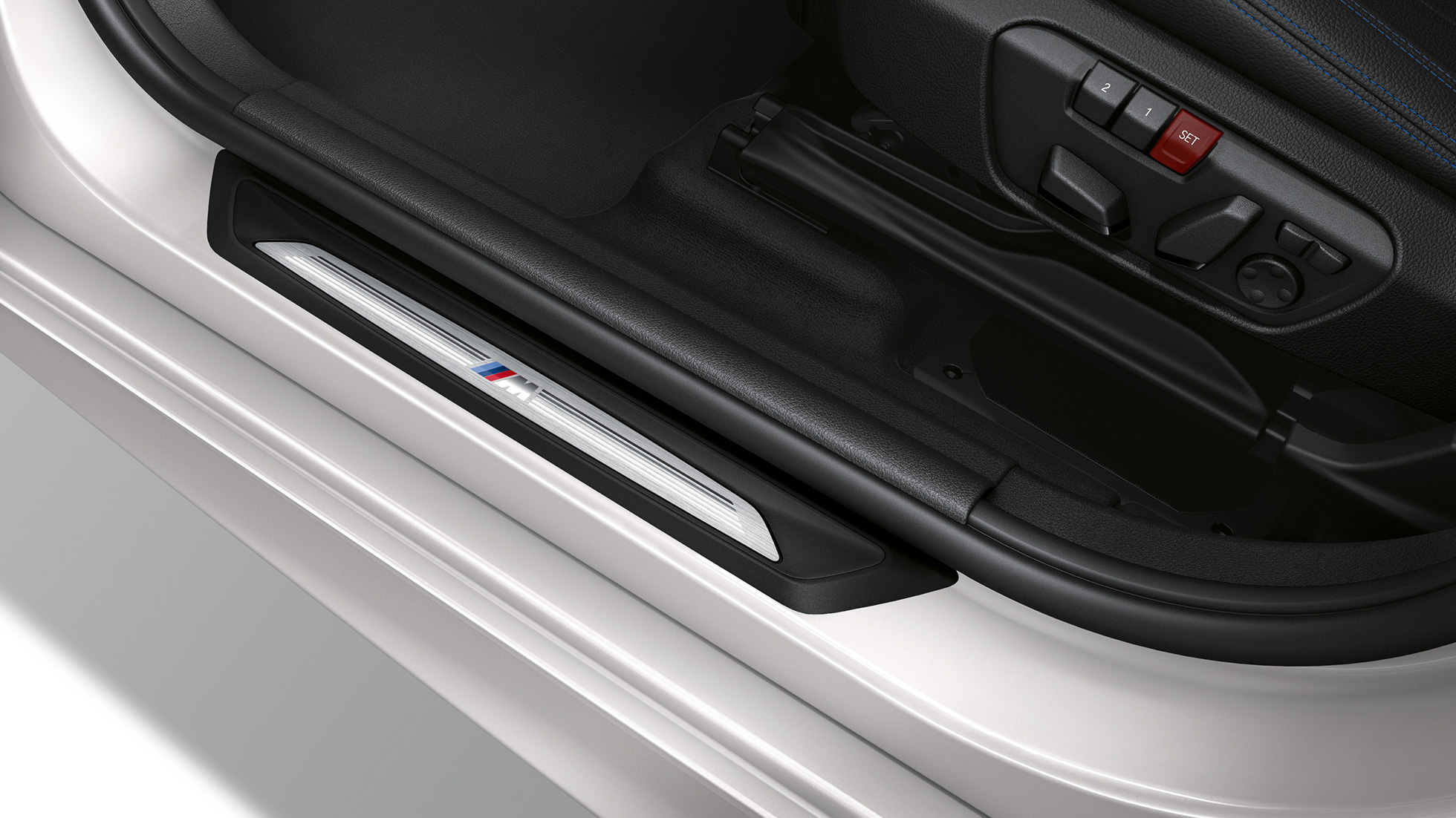 Instaplijsten BMW 2 Serie Active Tourer Model M Sport Instaplijsten BMW 2 Serie Active Tourer 220d xDrive Model M Sport F45 Mineralweiß metallic exterieur