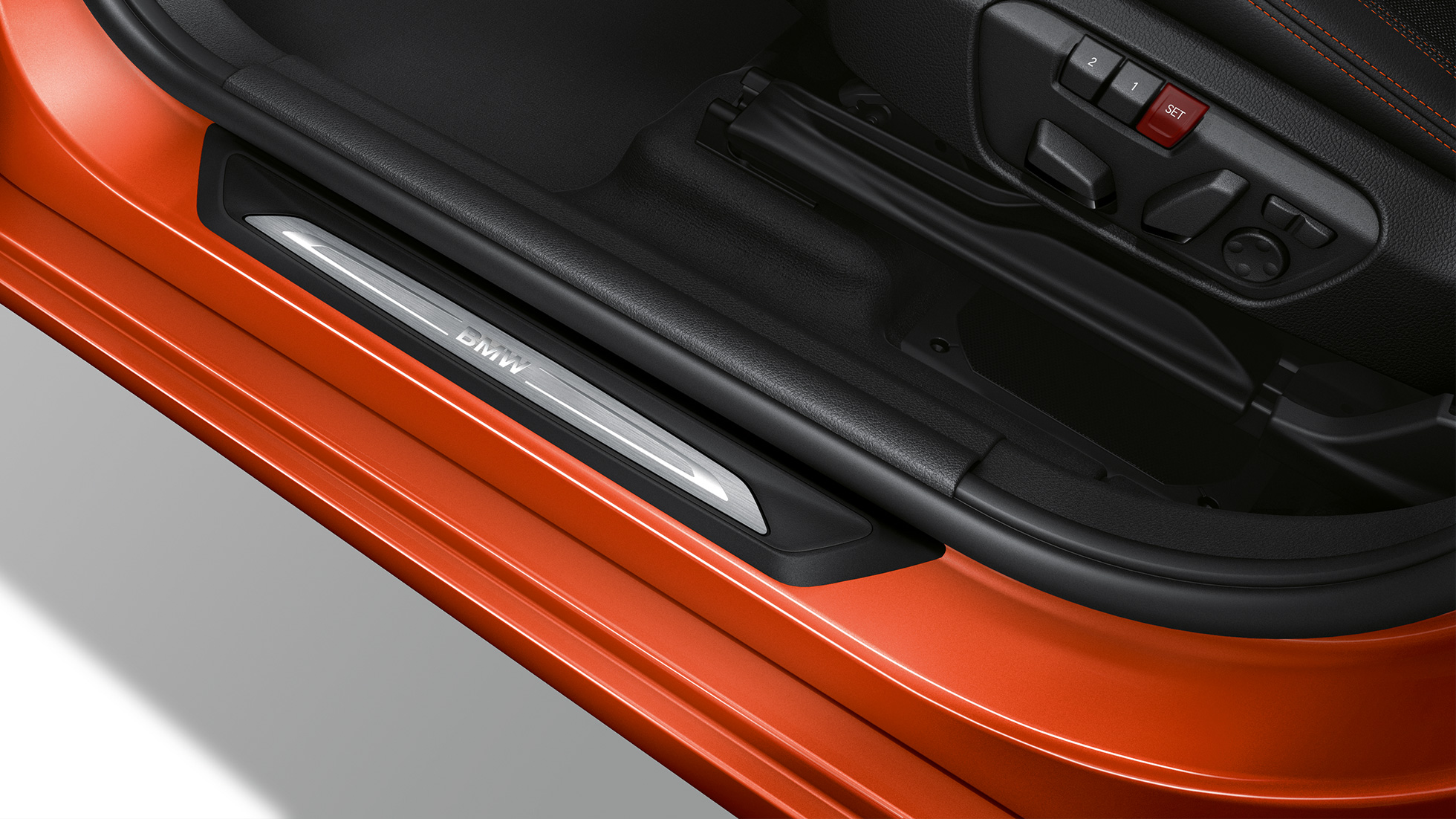 Instaplijsten BMW 2 Serie Active Tourer Model Sport Line Instaplijsten BMW 2 Serie Active Tourer Model Sport Line 220i F45 Sunset Orange metallic