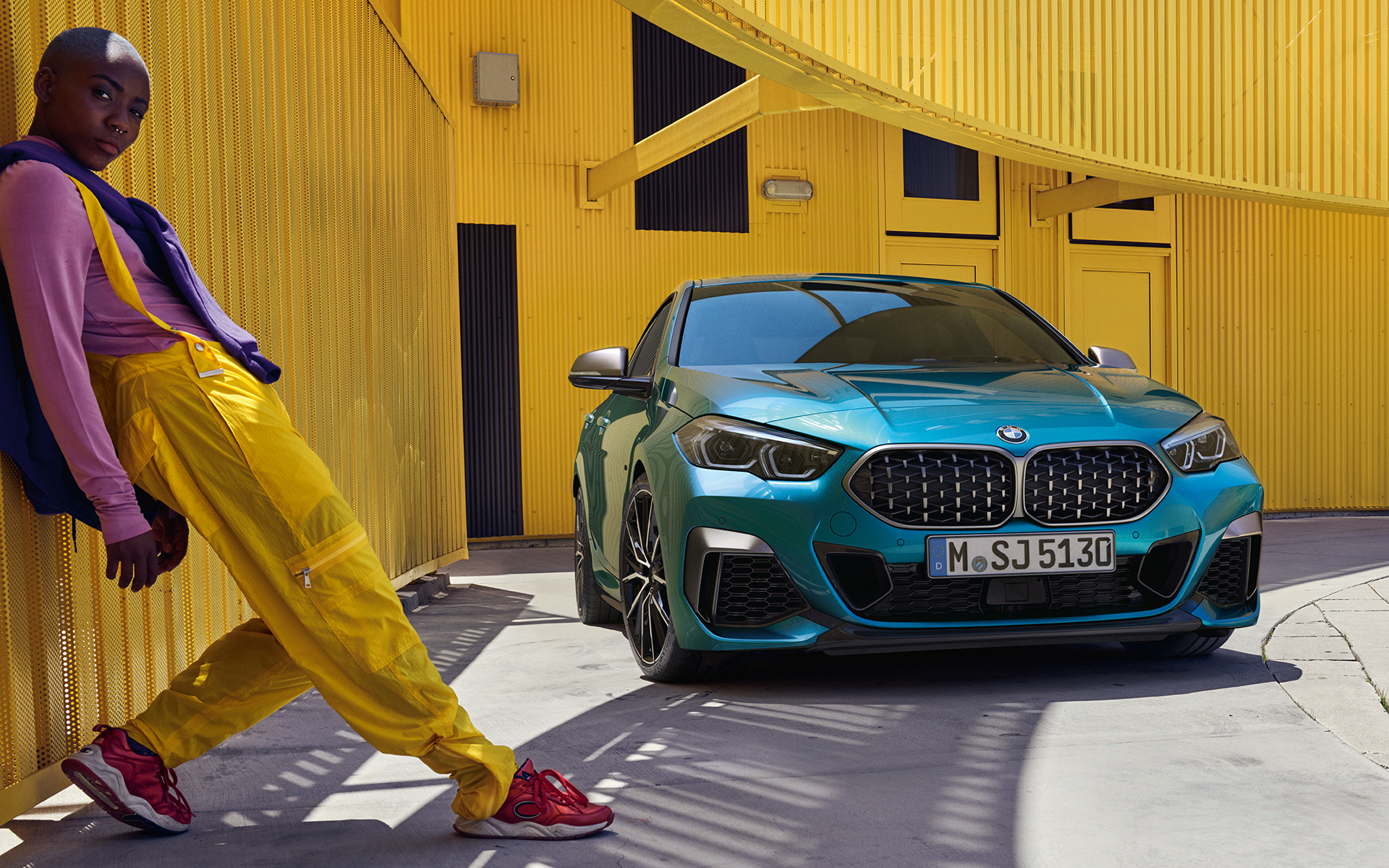 BMW 2 Serie Gran Coupé F44 met nierengrille in meshdesign Snapper Rocks Blau metallic driekwart vooraanzicht