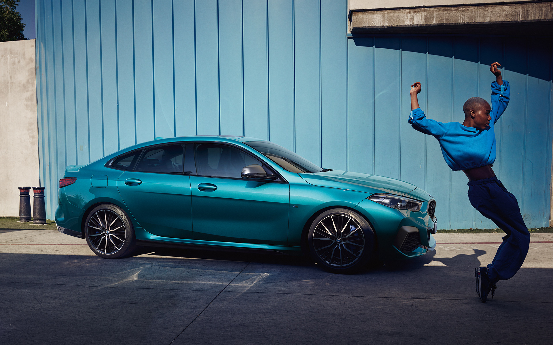 BMW 2 Serie Gran Coupé F44 aantrekkelijk coupésilhouet Snapper Rocks Blau metallic zijaanzicht