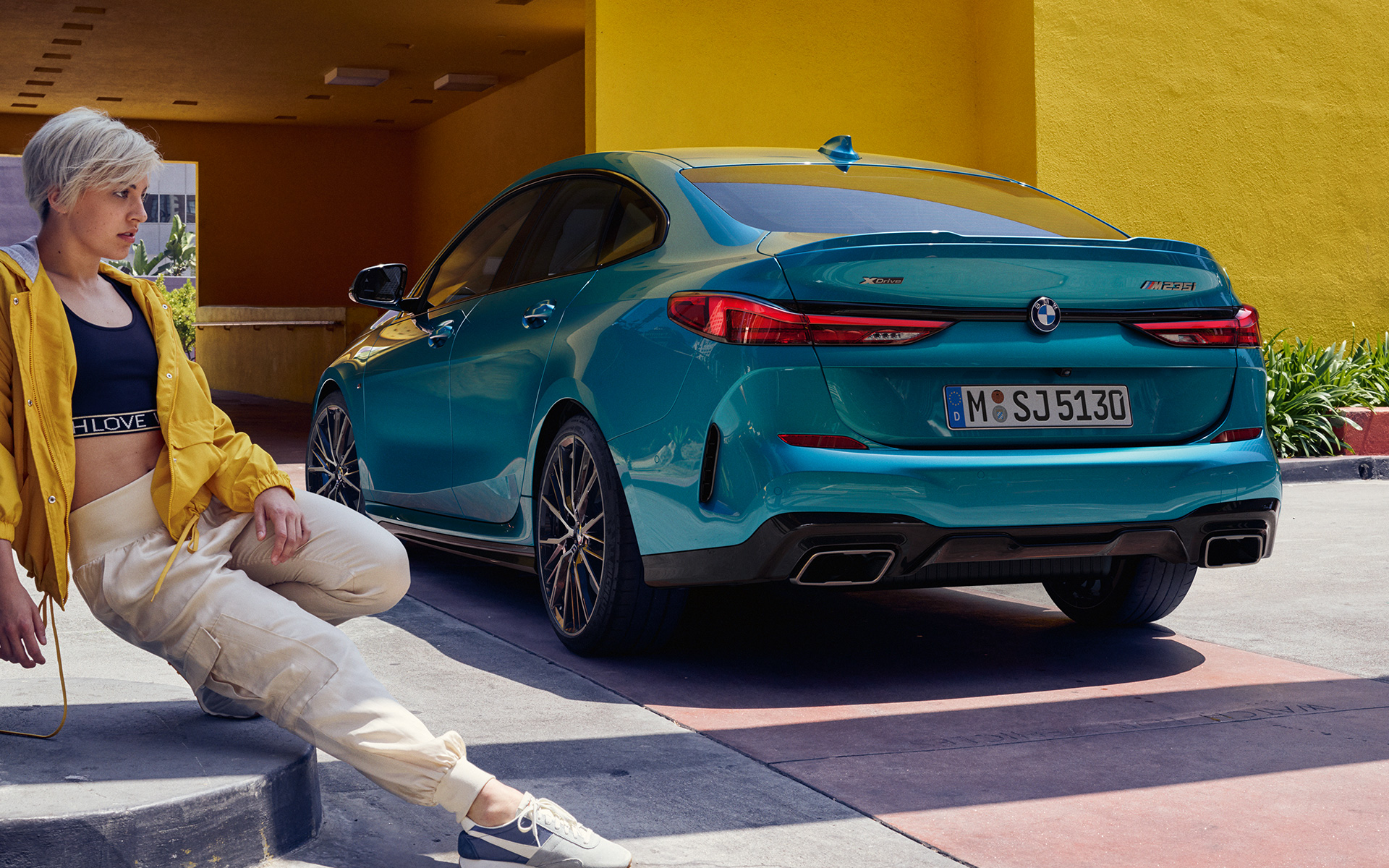 BMW 2 Serie Gran Coupé F44 atletische achterzijde Snapper Rocks Blau metallic driekwart zijaanzicht