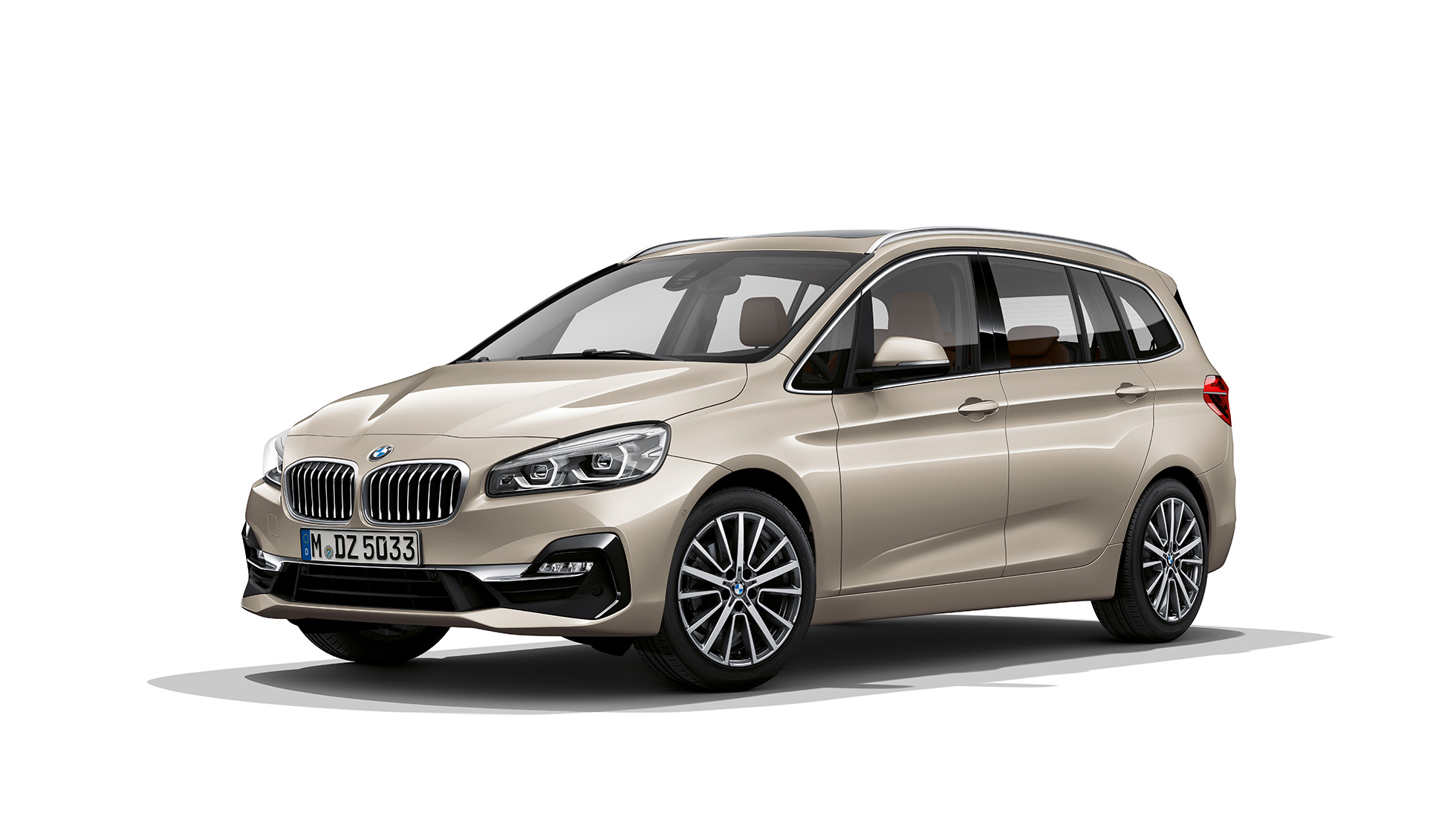 Driekwart vooraanzicht BMW 2 Serie Gran Tourer Model Luxury Line BMW 2 Serie Gran Tourer 218d xDrive Model Luxury Line F46 Facelift 2018 Jucarobeige metallic driekwart vooraanzicht