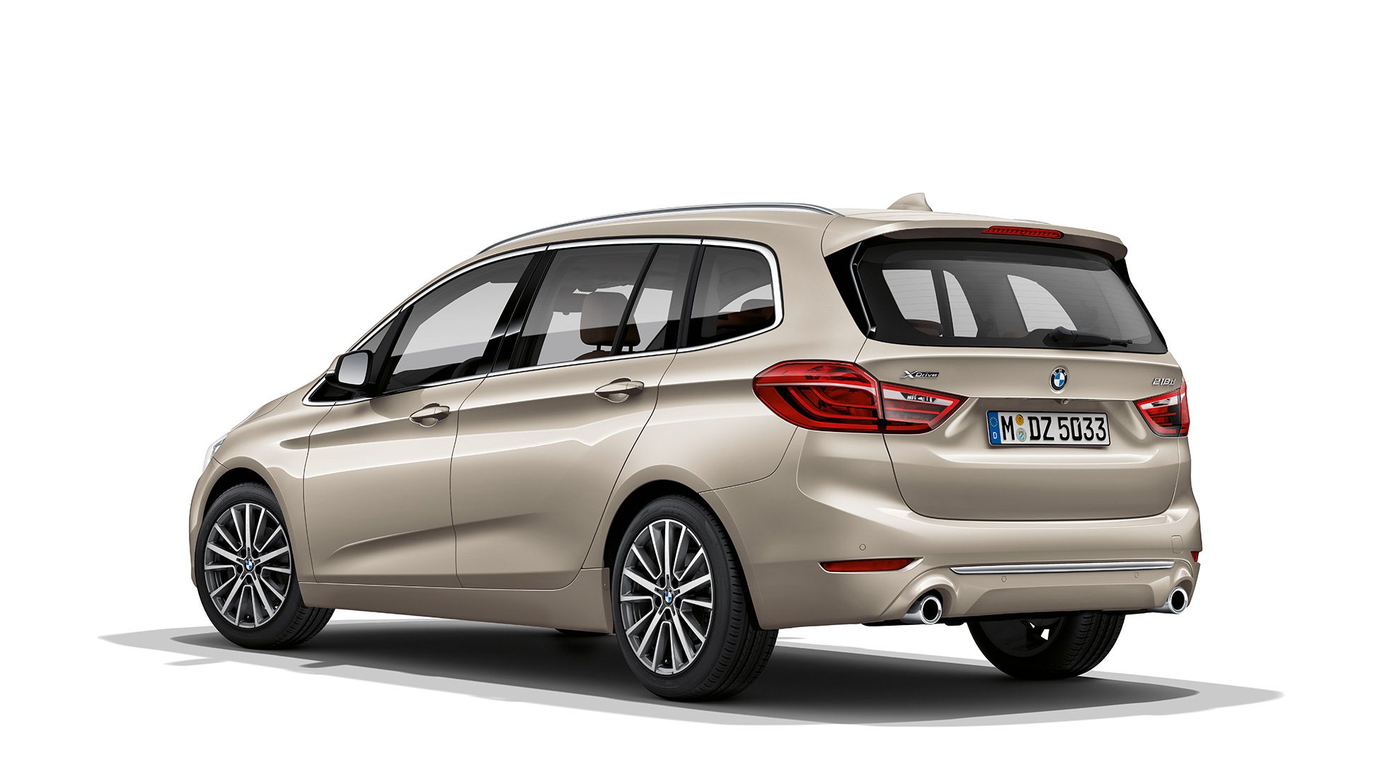 Driekwart achteraanzicht BMW 2 Serie Gran Tourer Model Luxury Line BMW 2 Serie Gran Tourer 218d xDrive Model Luxury Line F46 Facelift 2018 Jucarobeige metallic driekwart achteraanzicht