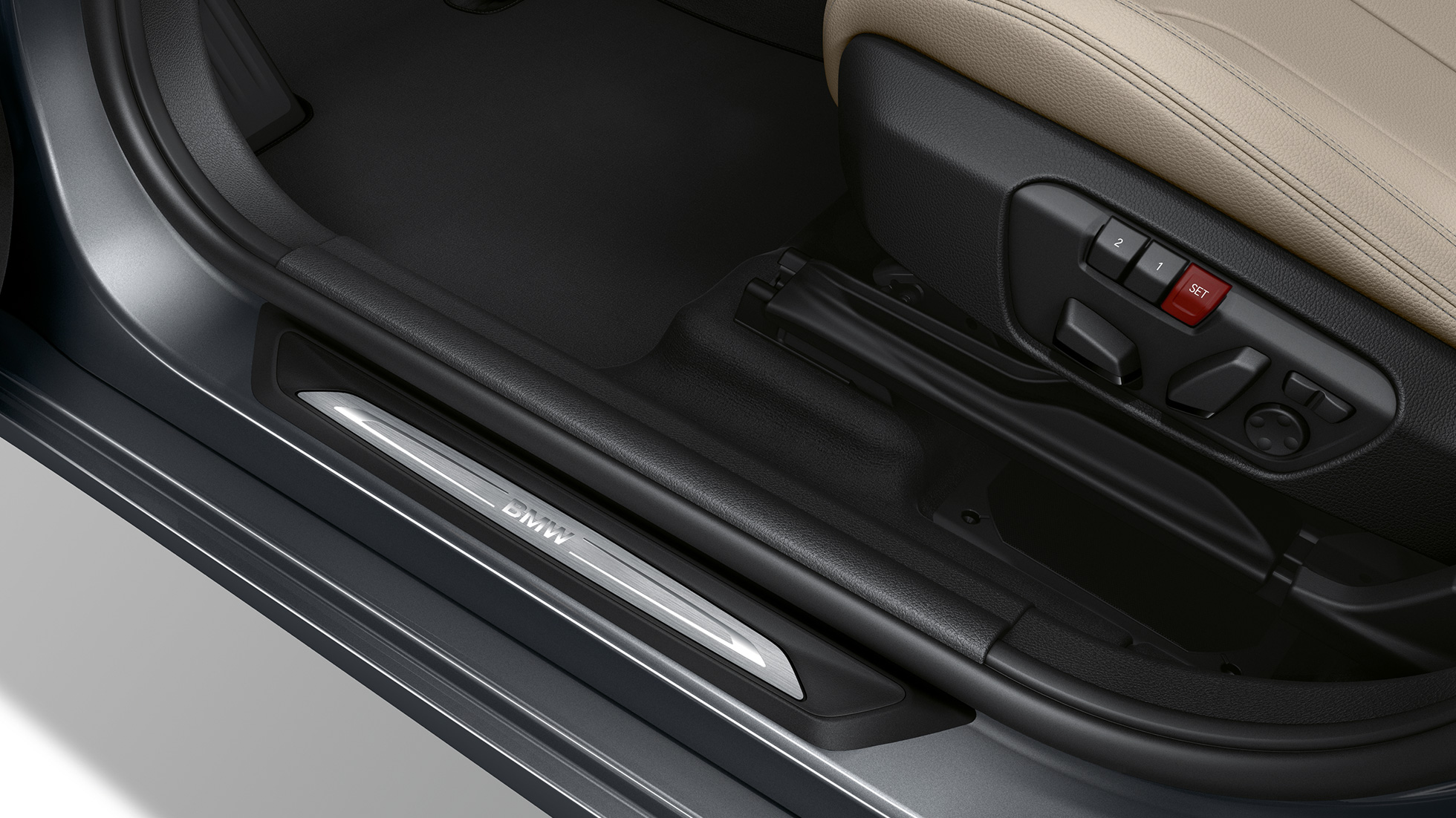 Instaplijsten BMW 2 Serie Gran Tourer Model Sport Line Instaplijsten BMW 2 Serie Gran Tourer 220d Model Sport Line F46 2018 Mineralgrau metallic close-up