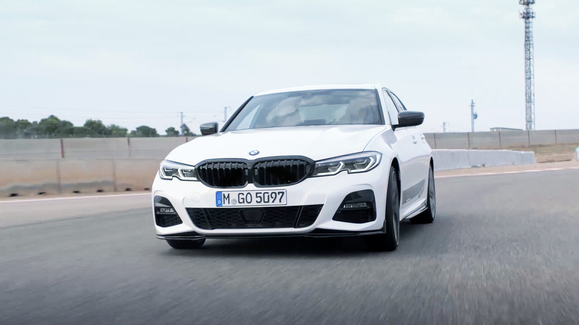BMW 3 Serie Sedan met M Performance Parts BMW 3 Serie Sedan met M Performance Parts, kwart vooraanzicht