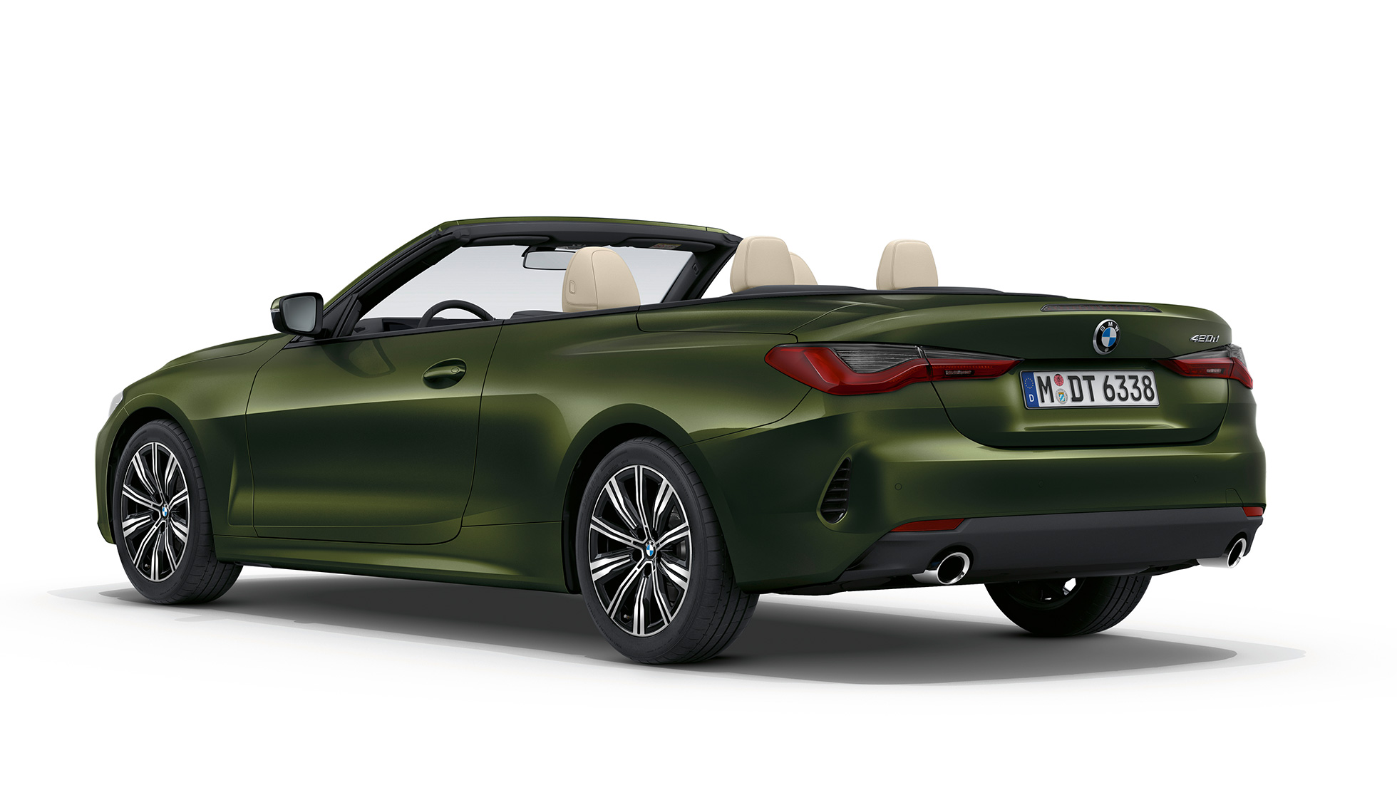 Achteraanzicht BMW 4 Serie Cabrio Standaarduitrusting G23 BMW 4 Serie Cabrio G23 220d standaarduitvoering Bluestone metallic driekwart achteraanzicht