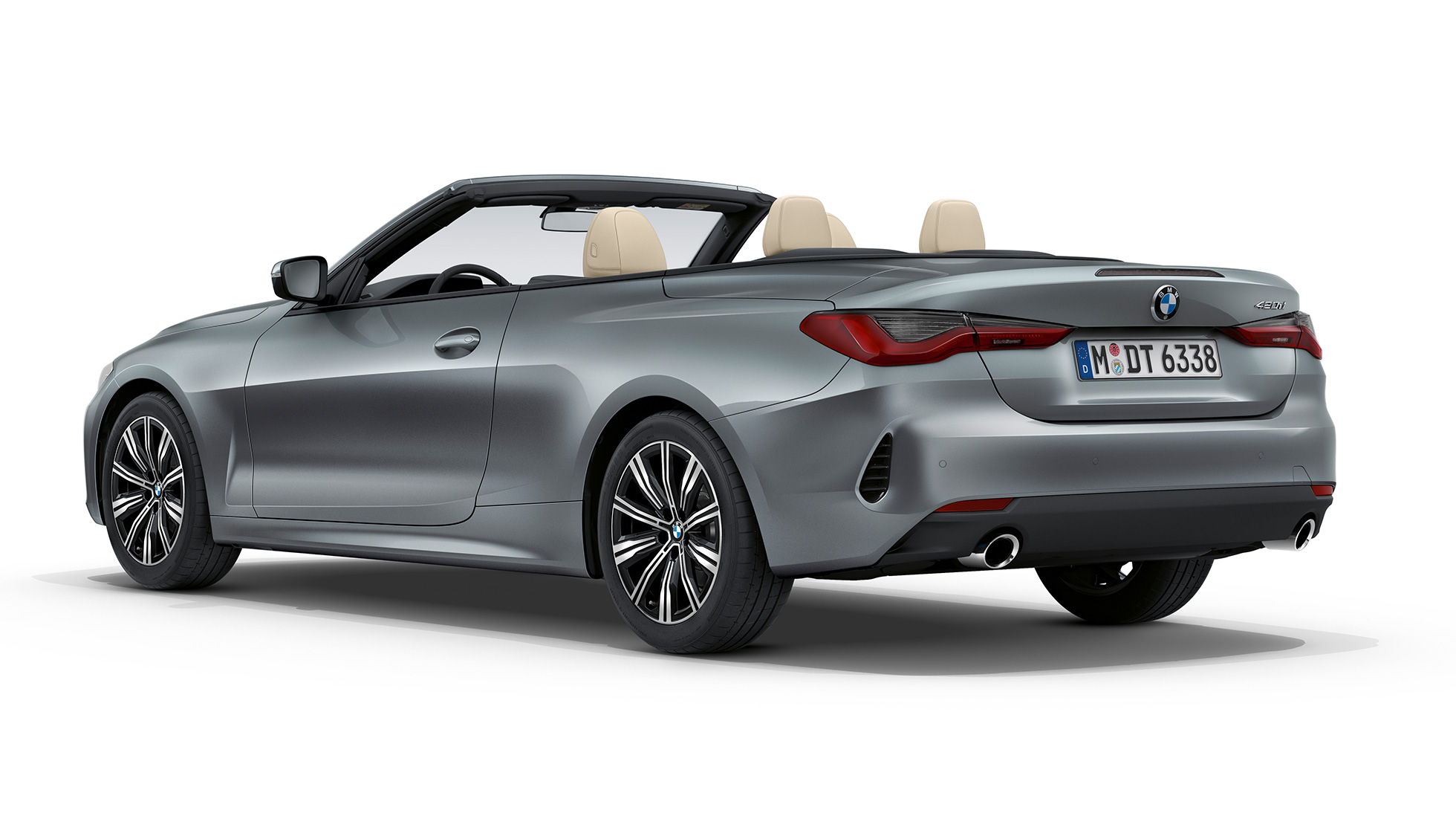 Achteraanzicht BMW 4 Serie Cabrio Standaarduitrusting G23 BMW 4 Serie Cabrio G23 220d standaarduitvoering Bluestone metallic driekwart achteraanzicht