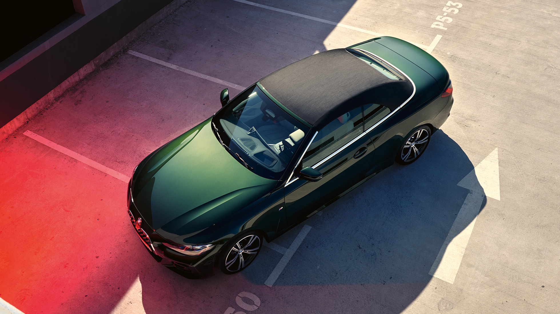 Bovenaanzicht cabriokap BMW 4 Serie Cabrio G23 BMW 4 Serie Cabrio G23 Sanremo Green metallic bovenaanzicht cabriokap