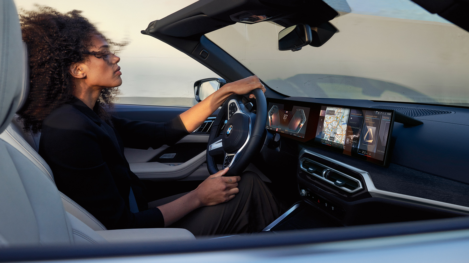 Cockpit BMW 4 Serie Cabrio G23 BMW 4 Serie Cabrio G23 interieur met stuurwiel, dashboard en Control Display