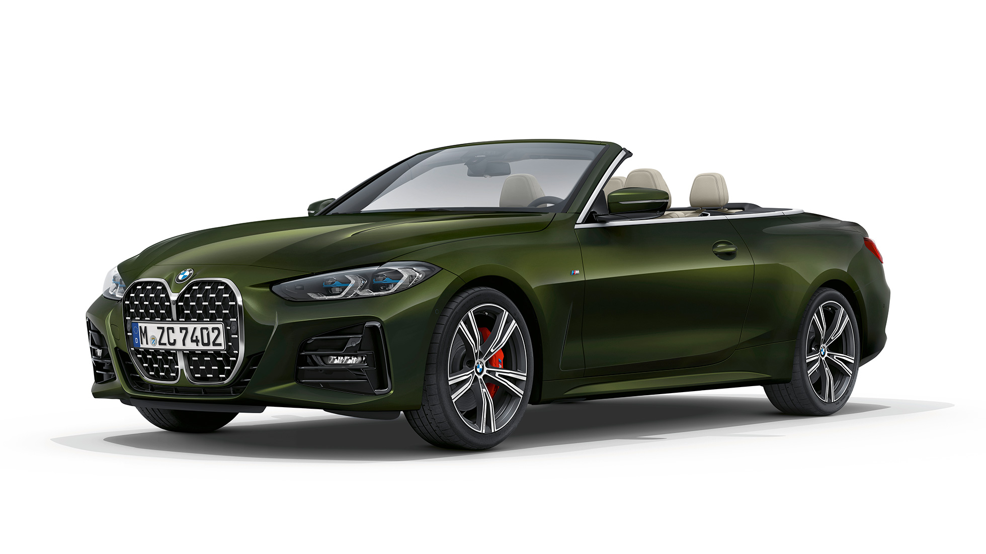 Driekwart vooraanzicht BMW 4 Serie Cabrio Model M Sport G23 BMW 4 Serie Cabrio G23 Model M Sport Sanremo Green metallic driekwart vooraanzicht