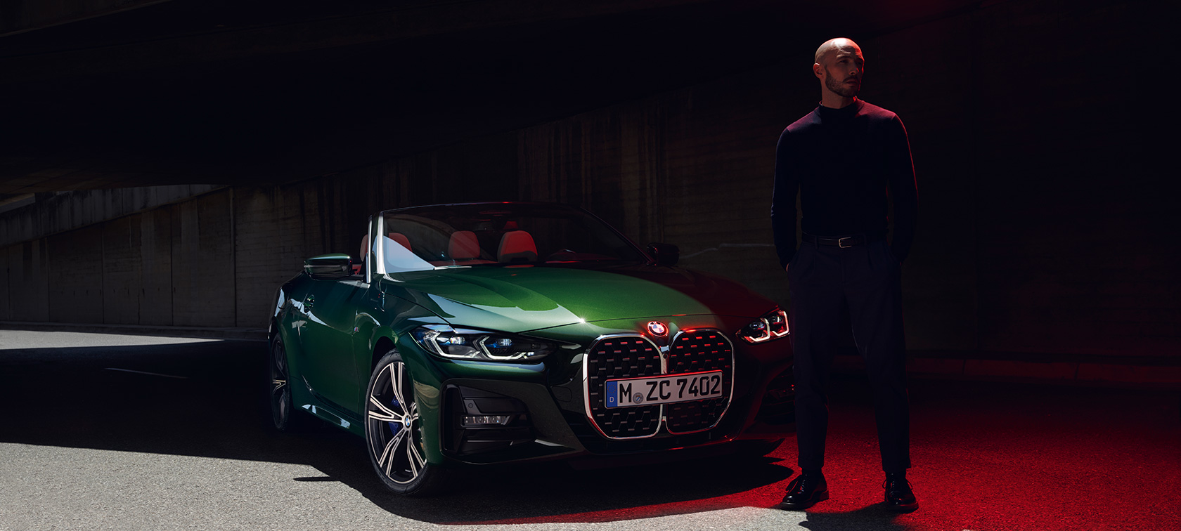 Vooraanzicht BMW 4 Serie Cabrio G23 BMW 4 Serie Cabrio G23 Sanremo Green metallic vooraanzicht met model