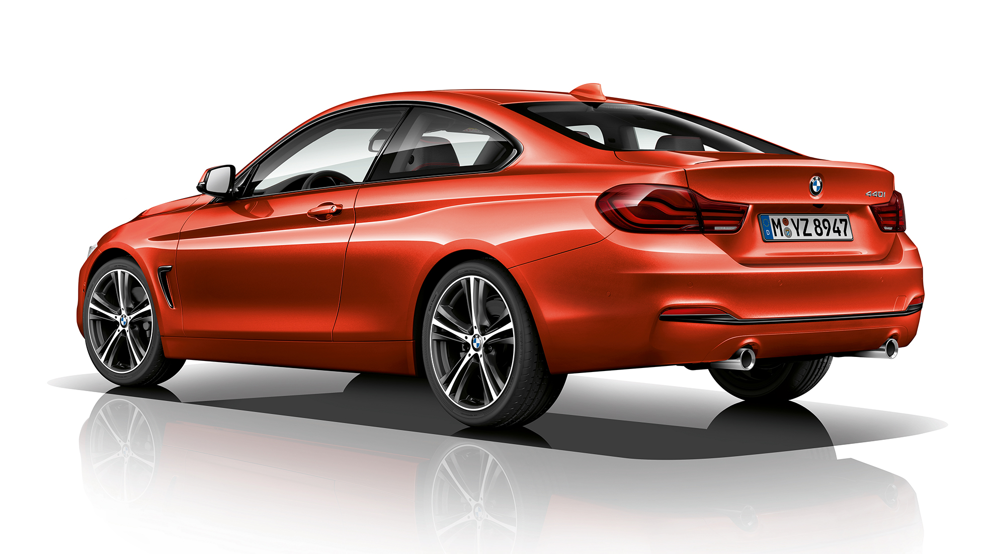 BMW 4 Serie Coupé, Model Sport Line driekwart achteraanzicht BMW 4 Serie Coupé, Model Sport Line driekwart achteraanzicht