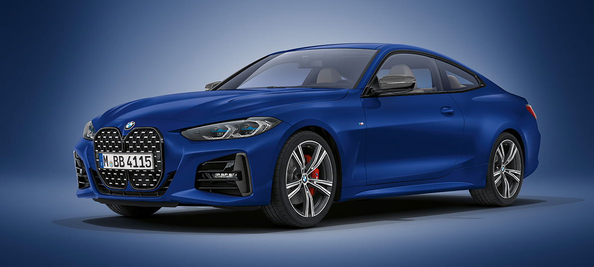 BMW Individual Frozen Portimao Blau metallic BMW 4 Serie Coupé G22 BMW 4 Serie Coupé Individual Frozen Portimao Blau metallic G22 driekwart vooraanzicht stilstaand