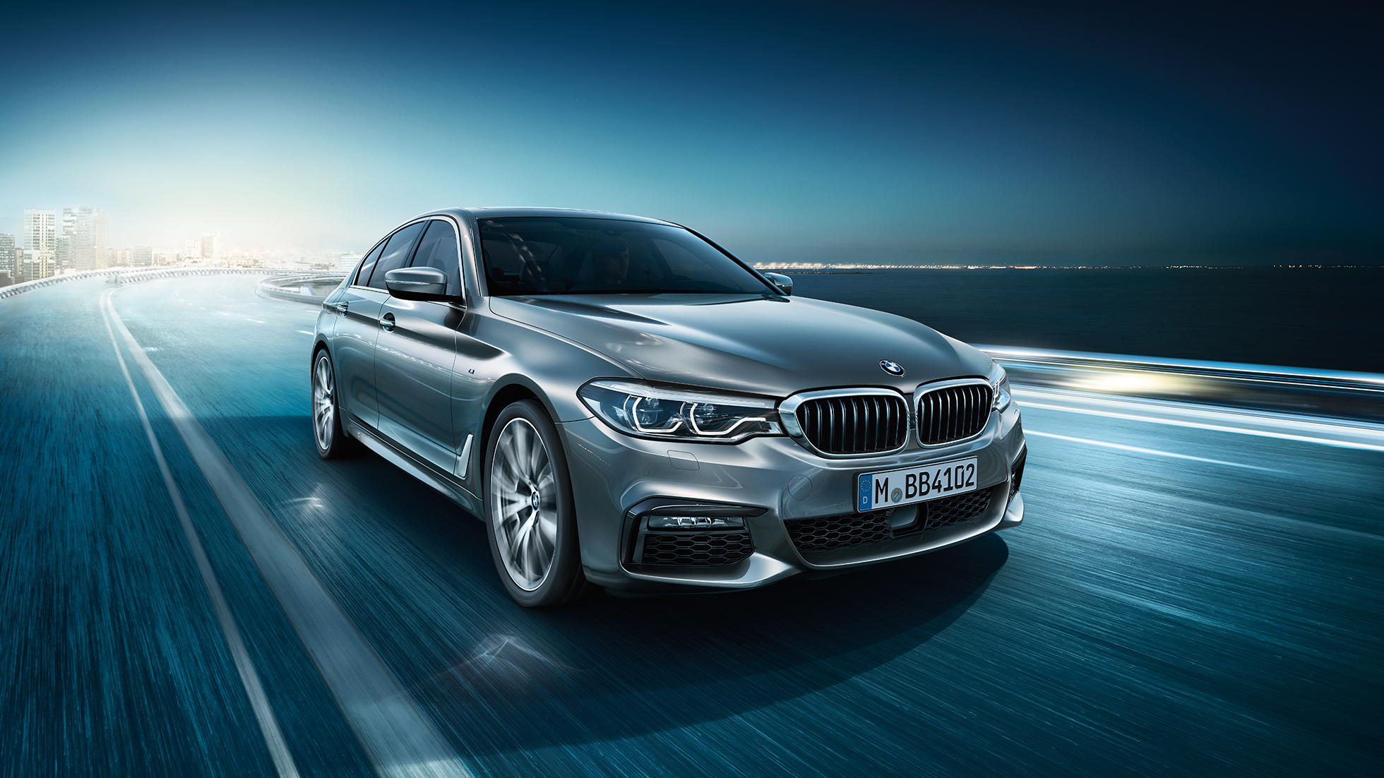 Design BMW 5 Serie Sedan BMW 5 Serie Sedan 540i Sedan G30 Bluestone metallic driekwart vooraanzicht