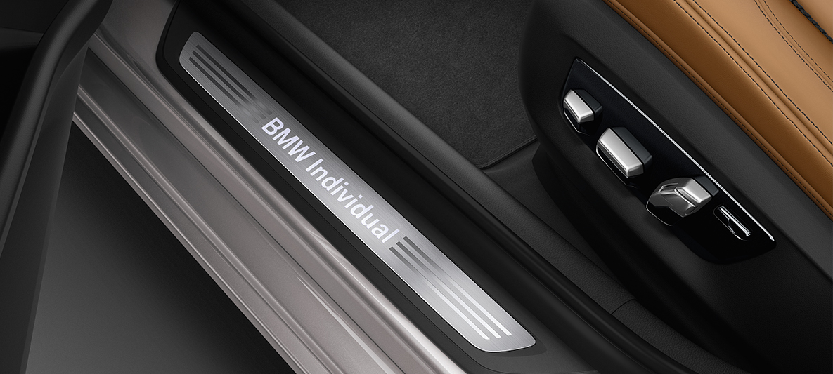 BMW Individual instaplijst BMW 5 Serie Sedan BMW Individual BMW 5 Serie Sedan G30 Rhodonitsilber metallic instaplijst