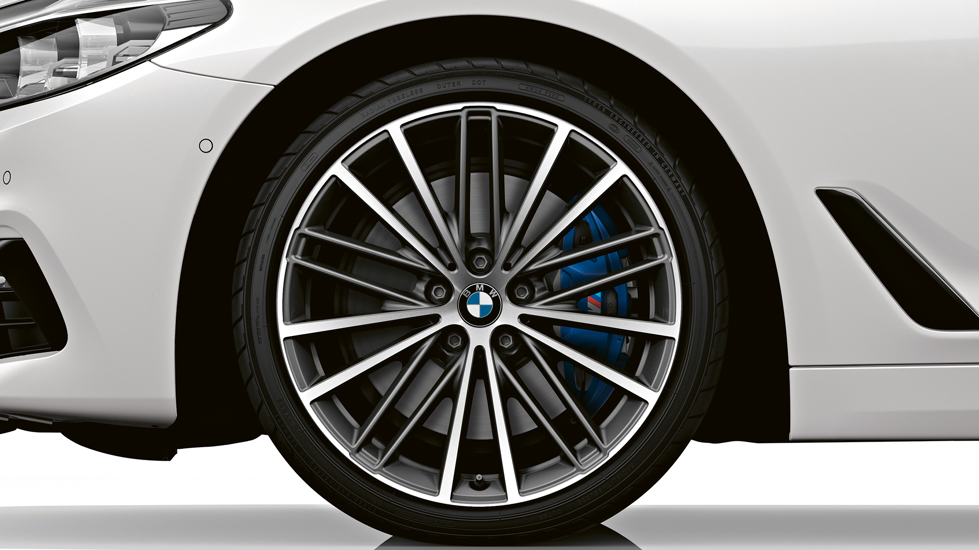 Sport Line wielen BMW 5 Serie Sedan Sport Line BMW 5 Serie Sedan 540i Sedan G30 Alpinweiß metallic wielen